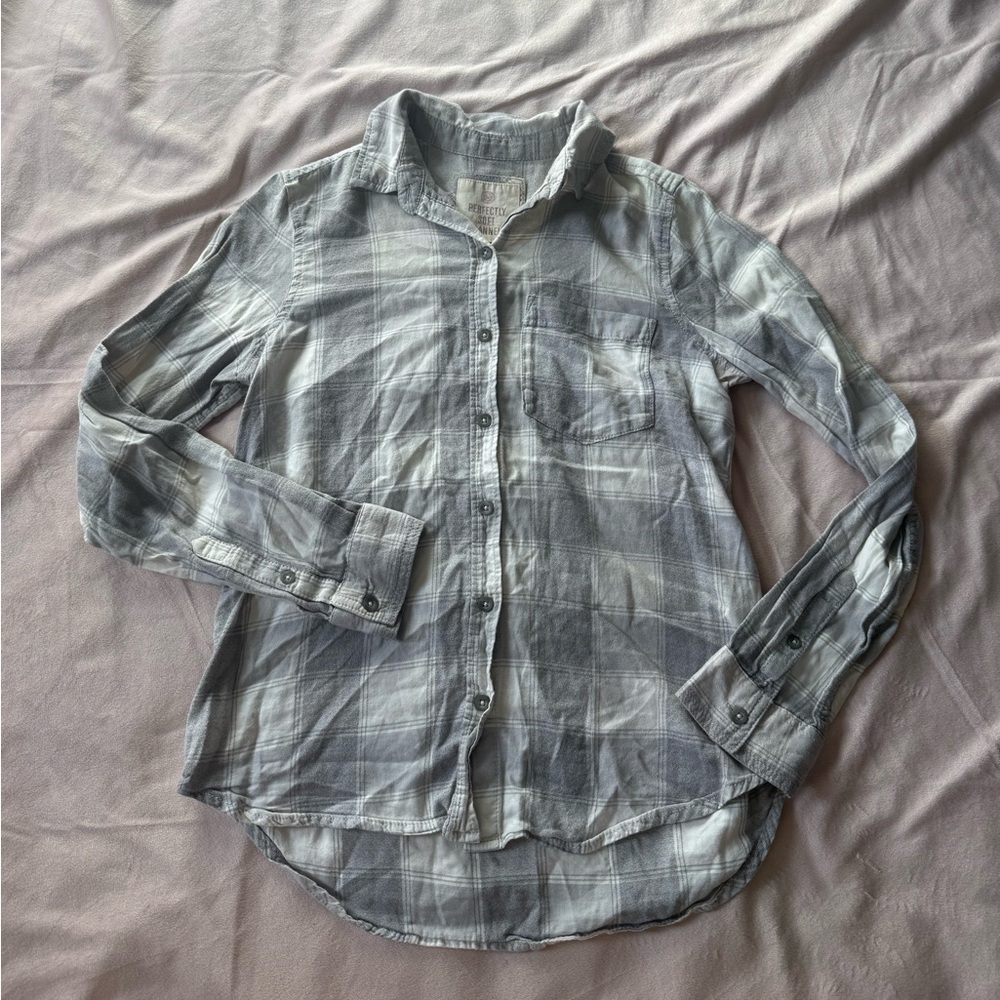 Super cute grey and white flannel button up